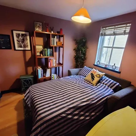 Lägenhet Spacious 2-bed On Tramline, Centre In 30mins Edinburg