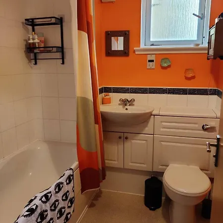 Spacious 2-bed On Tramline, Centre In 30mins * Edinburg