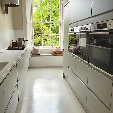 Designer Georgian In New Town Apartamento