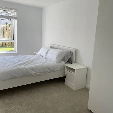 Newly Refurbished Large With Huge Garden Edinburg