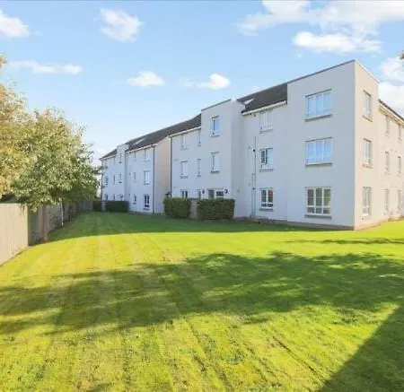 Newly Refurbished Large With Huge Garden * Edinburgh