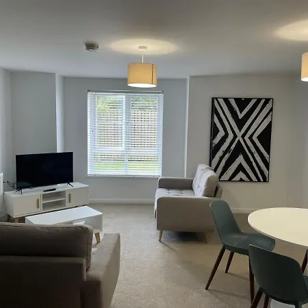 Newly Refurbished Large With Huge Garden