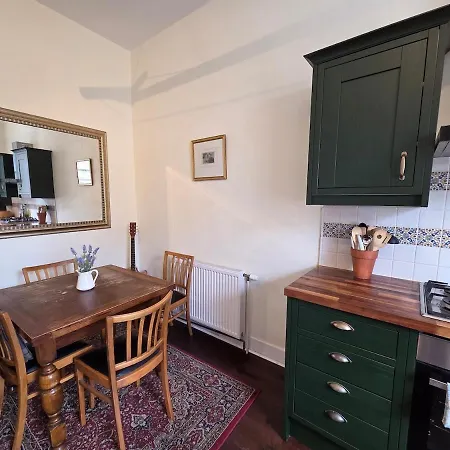 Montgomery Mews In Leith * Edinburgh