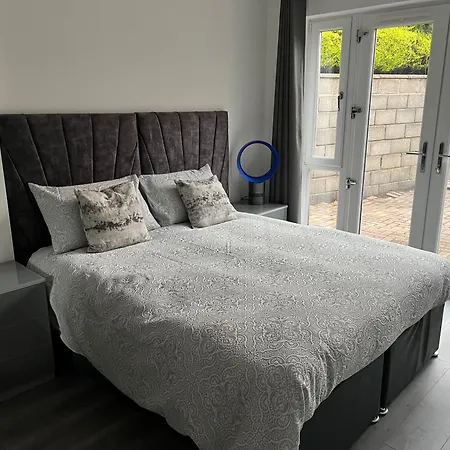 Private 1 Bed - - Sleeps 2 Max *