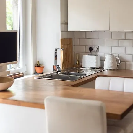 Modern Holyrood Family Retreat * Edynburg