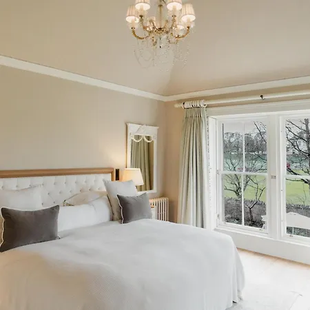 Private And Prestigious Luxury Holiday home Edinburgh