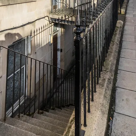 Cosy And Modern In Edinburgh