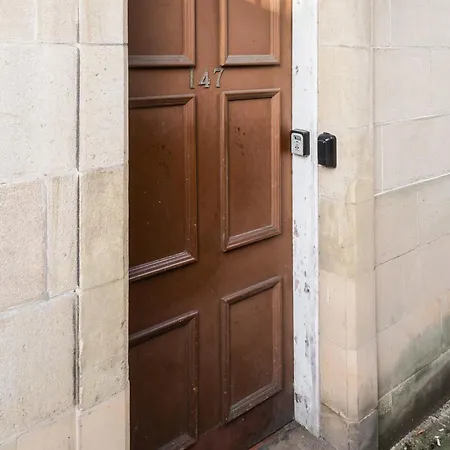 Cosy And Modern In Edimburgo