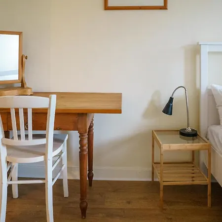 Bright Spacious 2 Bedroom Flat In Stockbridge