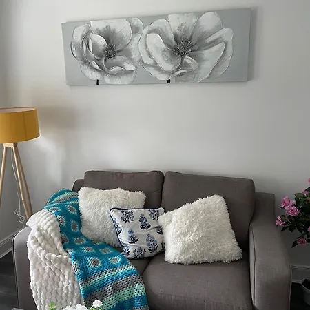 Bright & Cozy In Edinburgh,murrayfield Stadium,airport And Near To Center With Free On Street Parking *