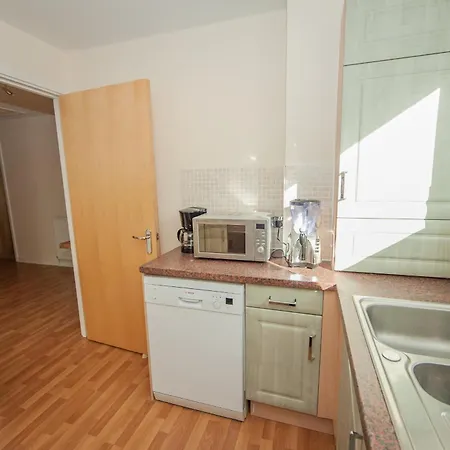 Central Edinburgh Apartment By The Castle *