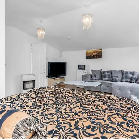 Charming With Private Entrance