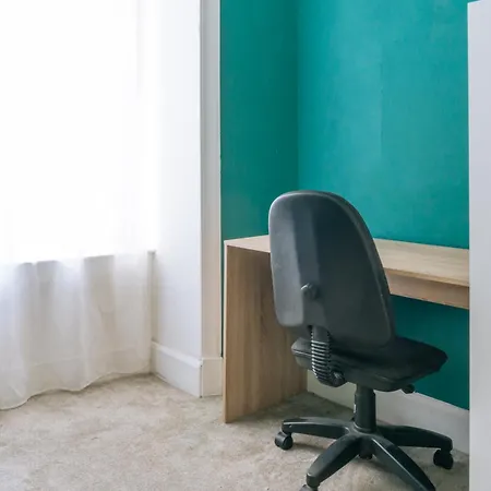 アパート Homely 3 Bedroom In The Heart Of *