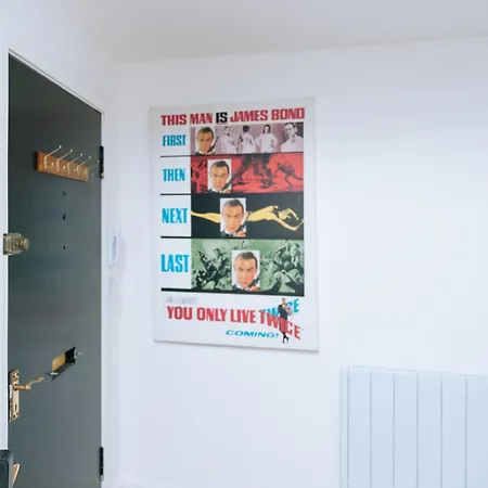 & Modern 2bd Flat - *