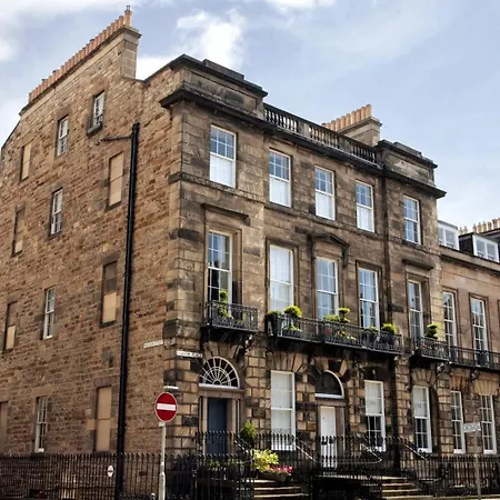 Apartment Elegant & Sunny 2bd Basement Stay, Edinburgh! *