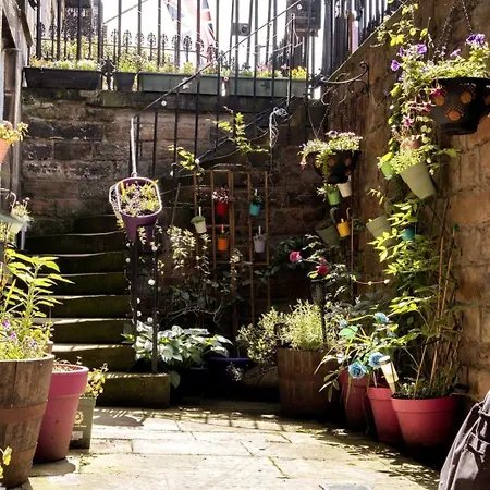 Apartment Elegant & Sunny 2bd Basement Stay, Edinburgh! Edinburgh