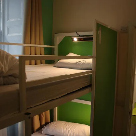 Safestay Edinburgh Cowgate Hostel *