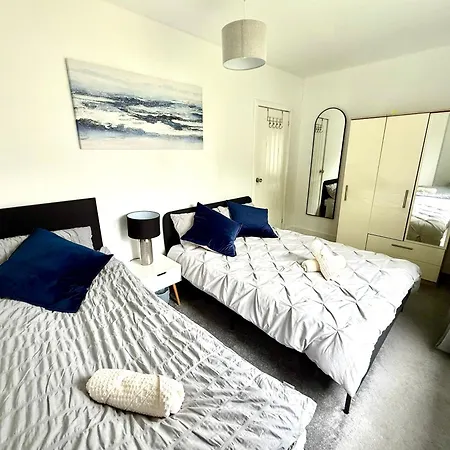 South Gyle House - Superfast Wifi And Free Parking - 7 Minutes From Airport Prázdninový dům Edinburgh