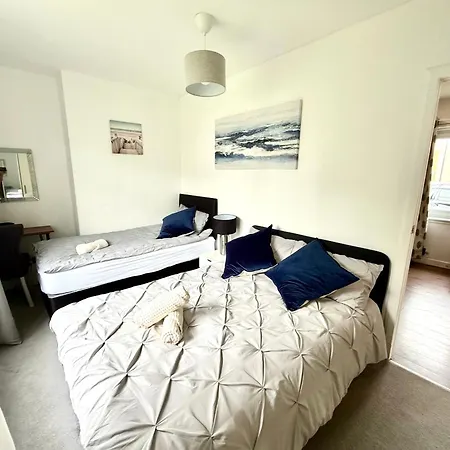 Ferienhaus South Gyle House - Superfast Wifi And Free Parking - 7 Minutes From Airport Edinburgh