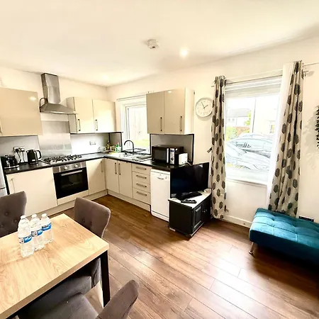 South Gyle House - Superfast Wifi And Free Parking - 7 Minutes From Airport * Edinburgh