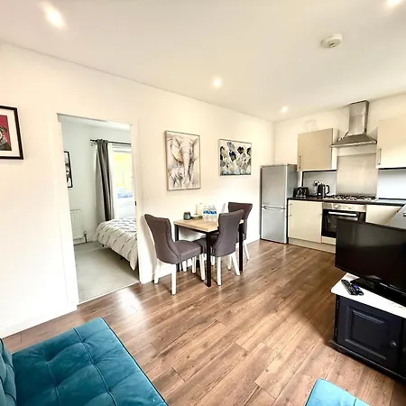 South Gyle House - Superfast Wifi And Free Parking - 7 Minutes From Airport *