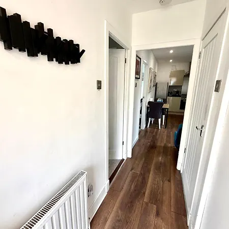 Prázdninový dům South Gyle House - Superfast Wifi And Free Parking - 7 Minutes From Airport