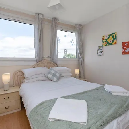 Cozy Every 5 Min Buses To Centre Free Parking Holiday home Edinburgh