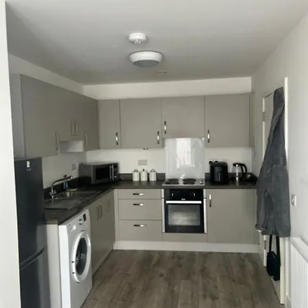1 Bedroom Flat Apartment *