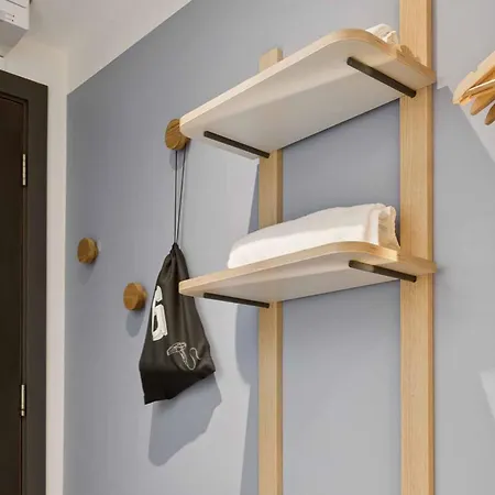 Haymarket Hub * אדינבורו