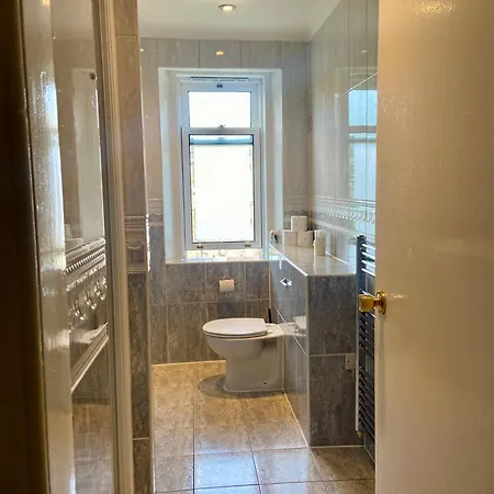 4 Friends House 爱丁堡