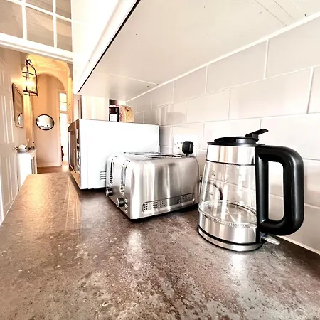 Heart Of The City- 3 Bedroom Oasis