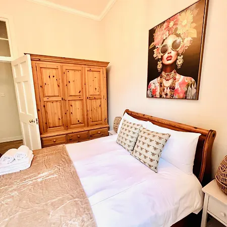 Heart Of The - 3 Bedroom Oasis Апартаменты