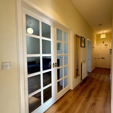 Centre - George Square Apartment