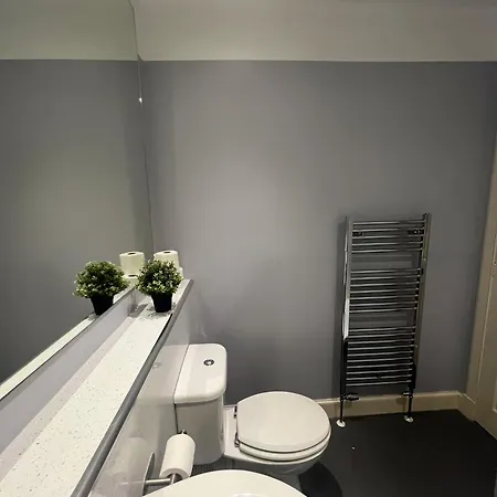 Centre - George Square Apartment *
