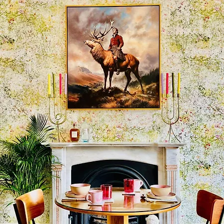 Scot Townhouse بيت ضيافة