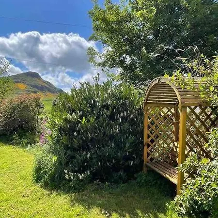 Traditional 2 Bedrooms Apartment Edinburgh
