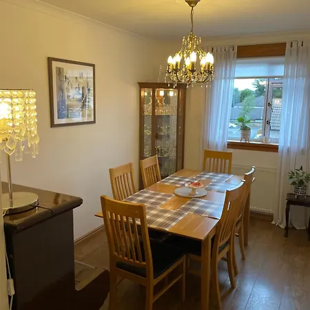 Cheerful 2 Bedroom Flat With Free Parking Apartment