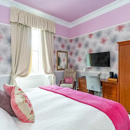 Gifford House 4*