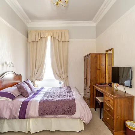 Gifford House 4*