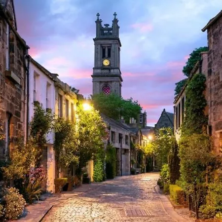 Kenmure With Garden & Parking *