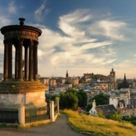 Kenmure With Garden & Parking * Edinburgh