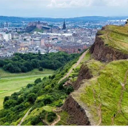 Kenmure With Garden & Parking * Edinburgh