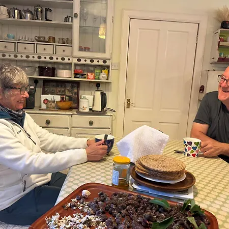 Charming For Share ,private Double , Fast Fibre Optik Int, Free Parking, Garden Bed & Breakfast *