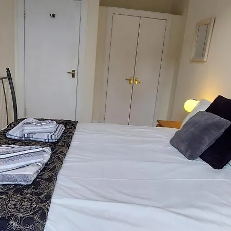 Lauriston Place - Spacious 2 Bedroom