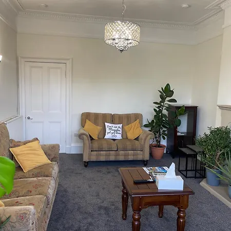 Entire Victorian House 2br - 4 Guests