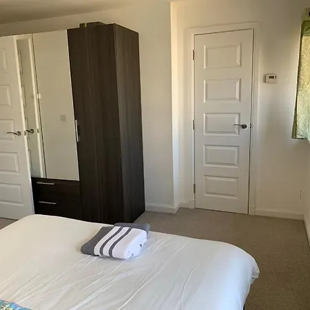 3 Bedrooms House Near Airport With Supermarket And Public Transport Semesterbostad Edinburg