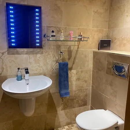 Roomy 1 Level Free Parking Edinburgh