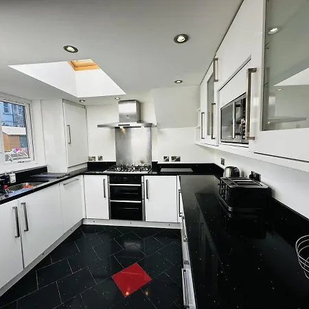 Roomy 1 Level Free Parking *