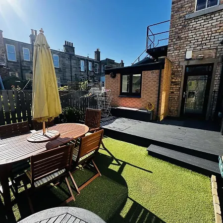 Roomy 1 Level Free Parking Holiday home Edinburgh