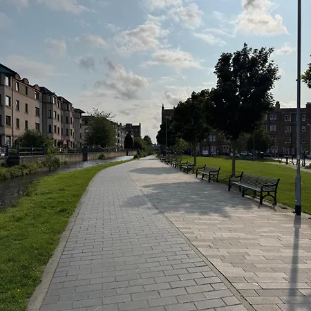 公寓 Stylish Canal-side Retreat In